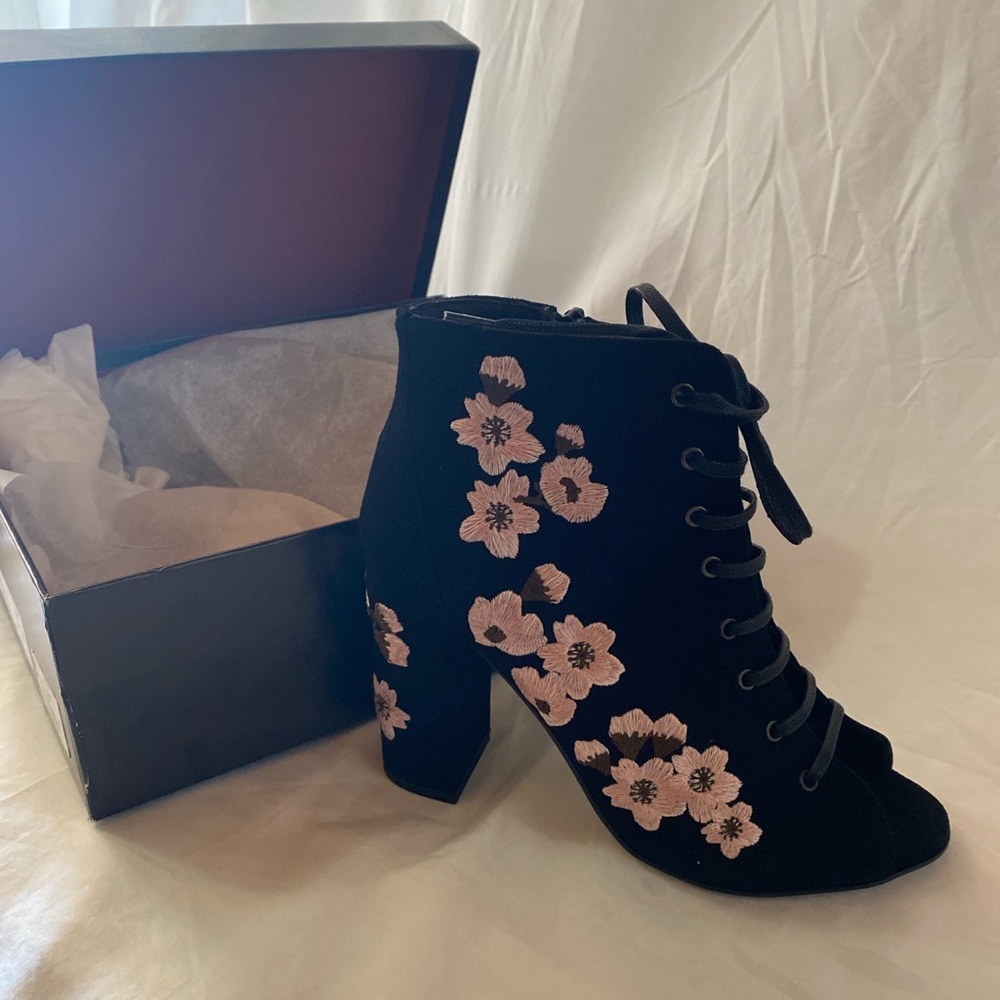 Supet Avant Garde Booties Blk Suede w/Embroidered flowers.